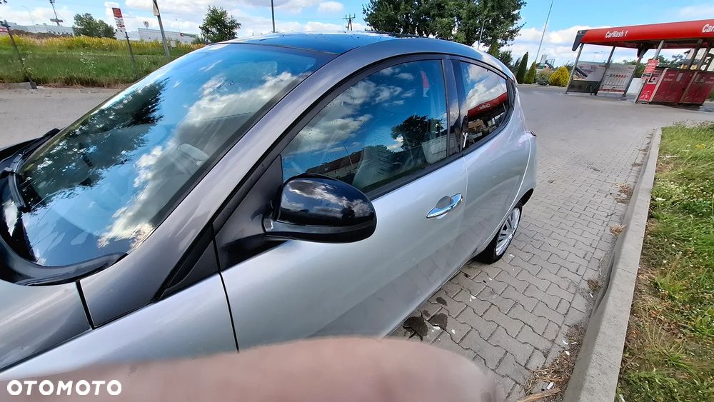 Lancia Ypsilon 0.9 Platinum S&S - 10