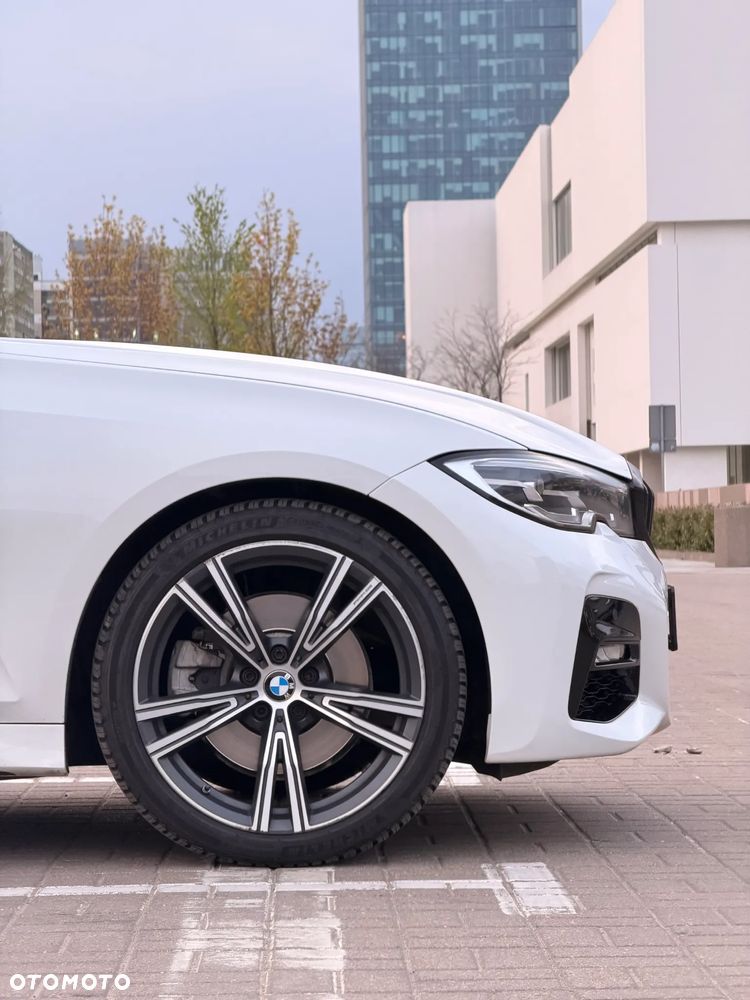 BMW Seria 3 330i M Sport - 11