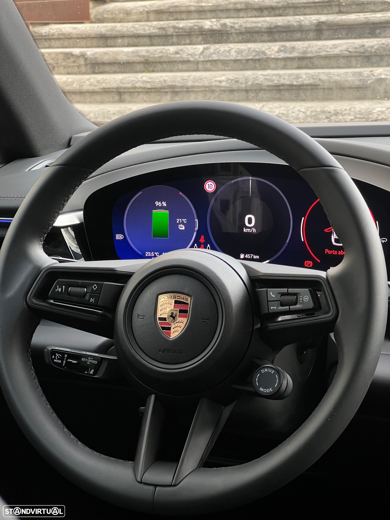 Porsche Macan Electric 4 - 18