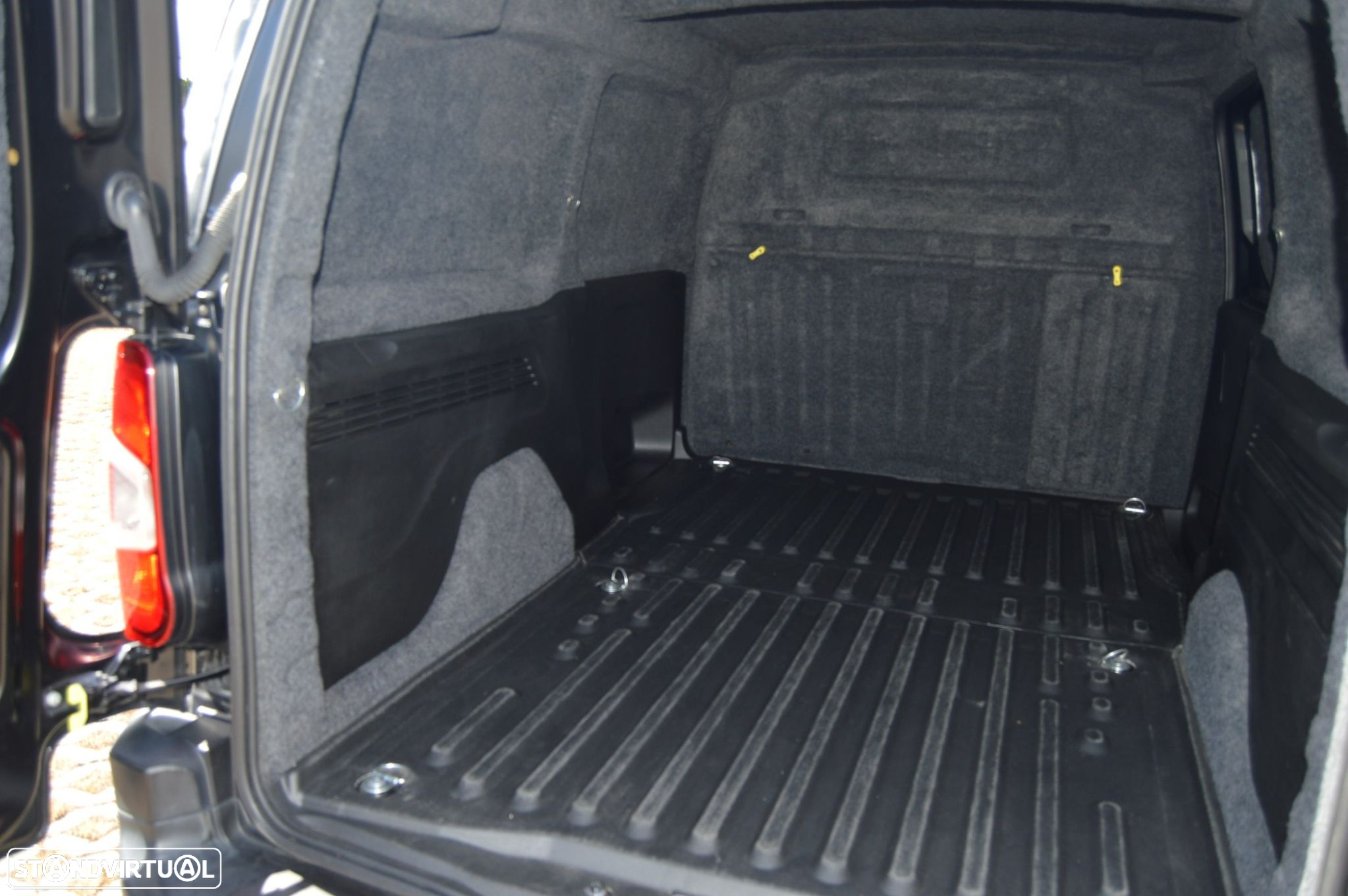 Peugeot Partner 1,5 Bluehdi Asphalt Longa - 31