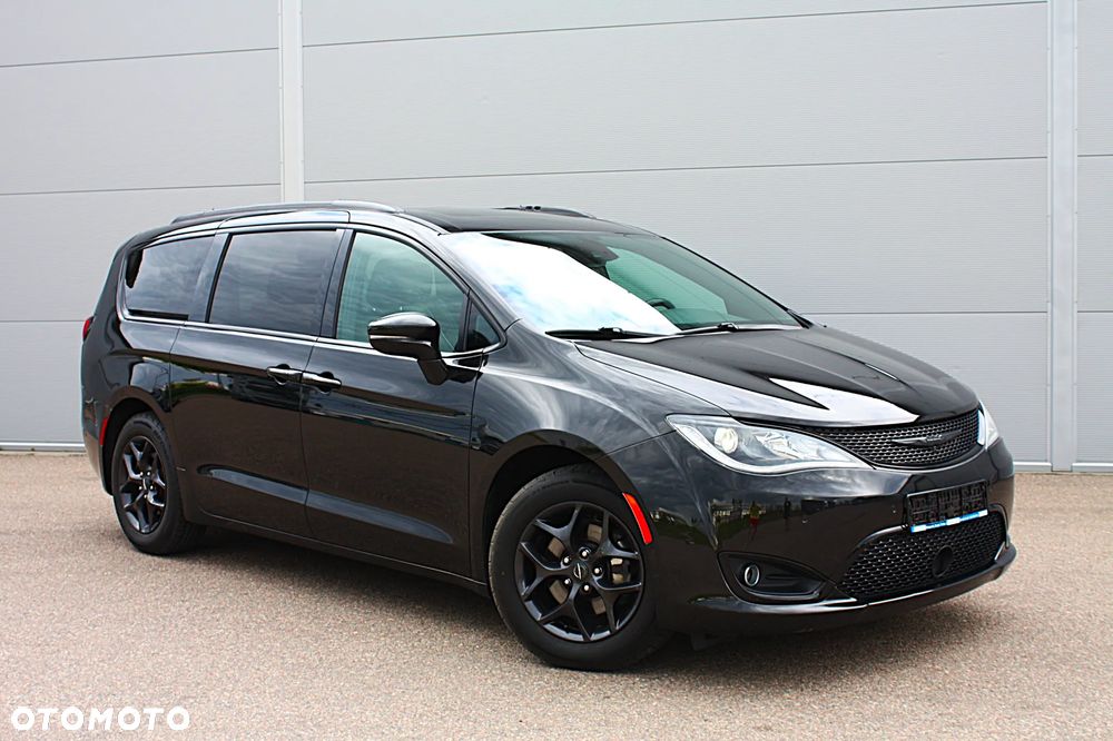 Chrysler Pacifica - 2