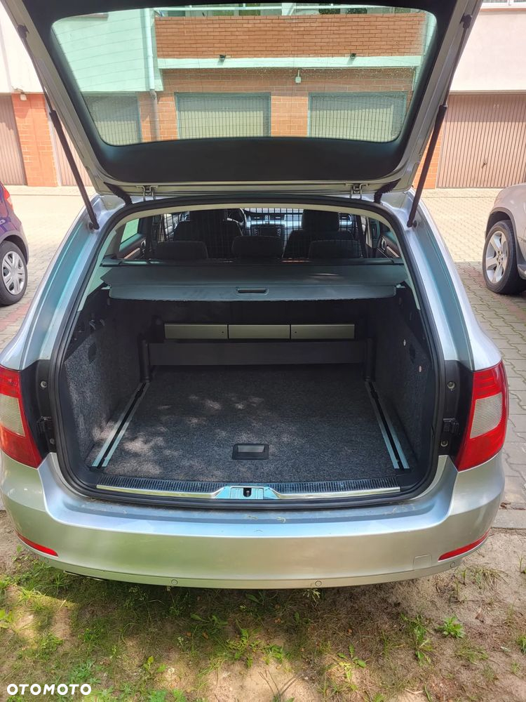 Skoda Superb 2.0 TDI DSG Exclusive - 2