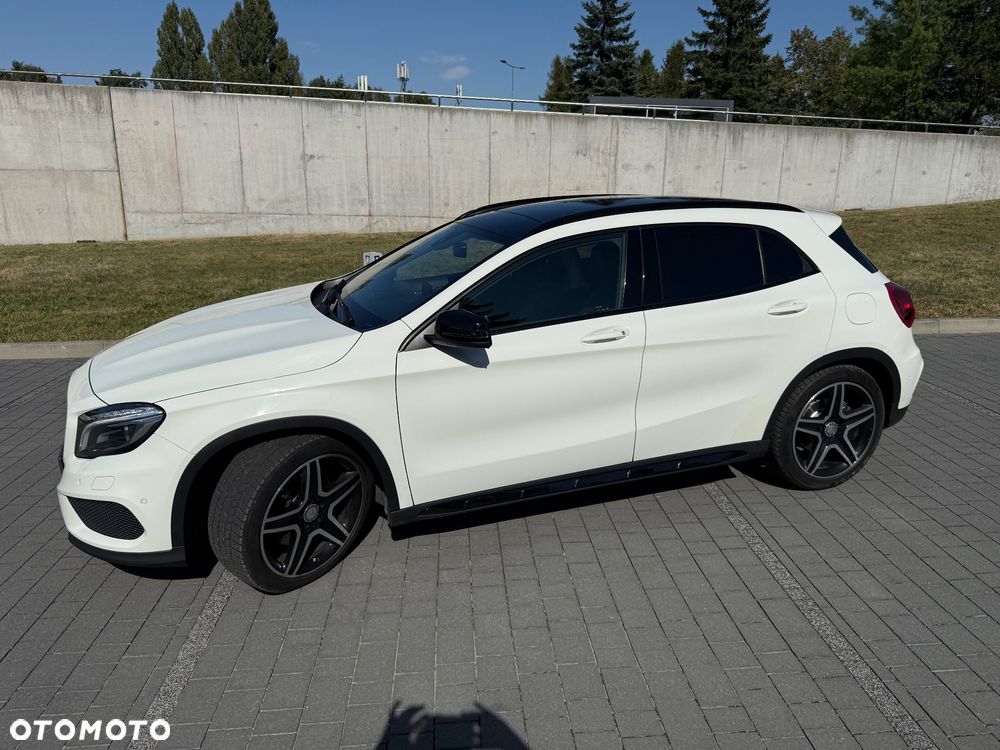 Mercedes-Benz GLA 250 4-Matic AMG Line - 18