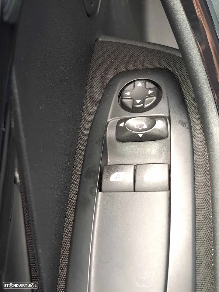 Peugeot 208 1.2 PureTech Signature - 10
