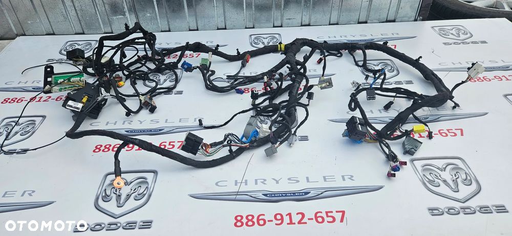 Dodge Durango III LIFT 2021- Instalacja deski Wiązka kokpitu pod dużą nawigację Instalacja radia  Kostki Wtyczki Kable - 1