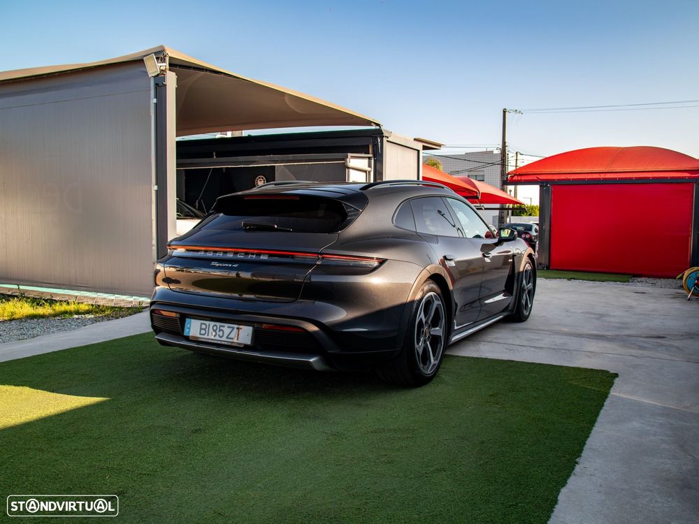 Porsche Taycan Cross Turismo - 7