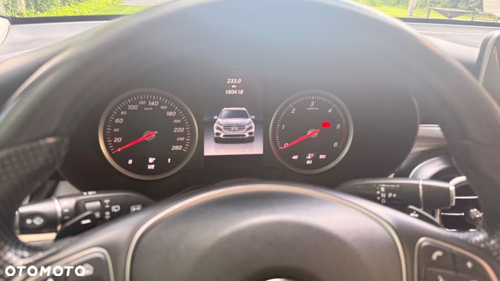 Mercedes-Benz GLC - 9