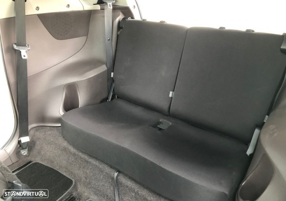 Toyota iQ 1.4 D-4D - 6