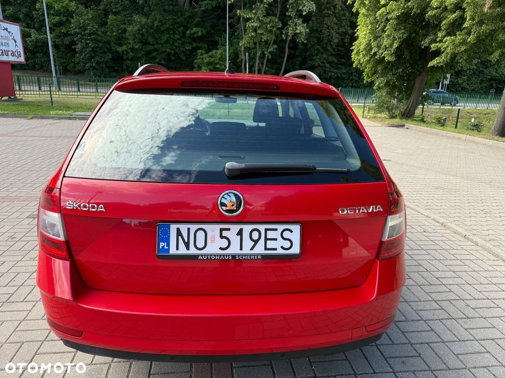 Skoda Octavia 1.6 TDI DSG Ambition - 8