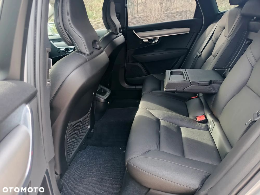 Volvo V90 D5 AWD Momentum - 29