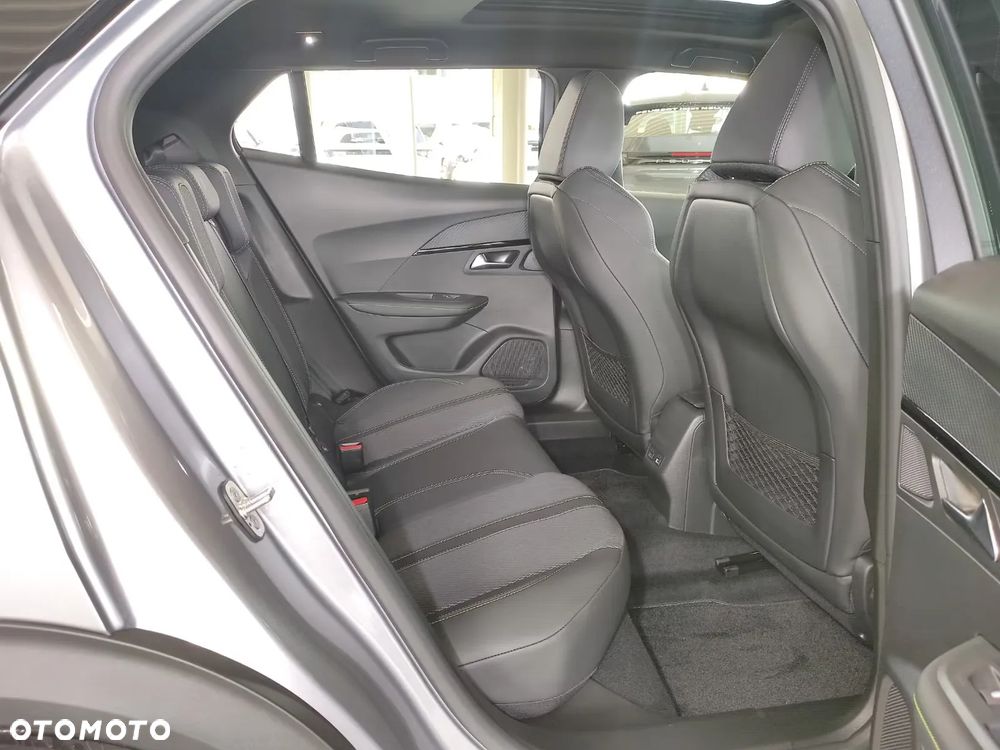 Peugeot 2008 PureTech mHEV GT e-DCS6 - 11