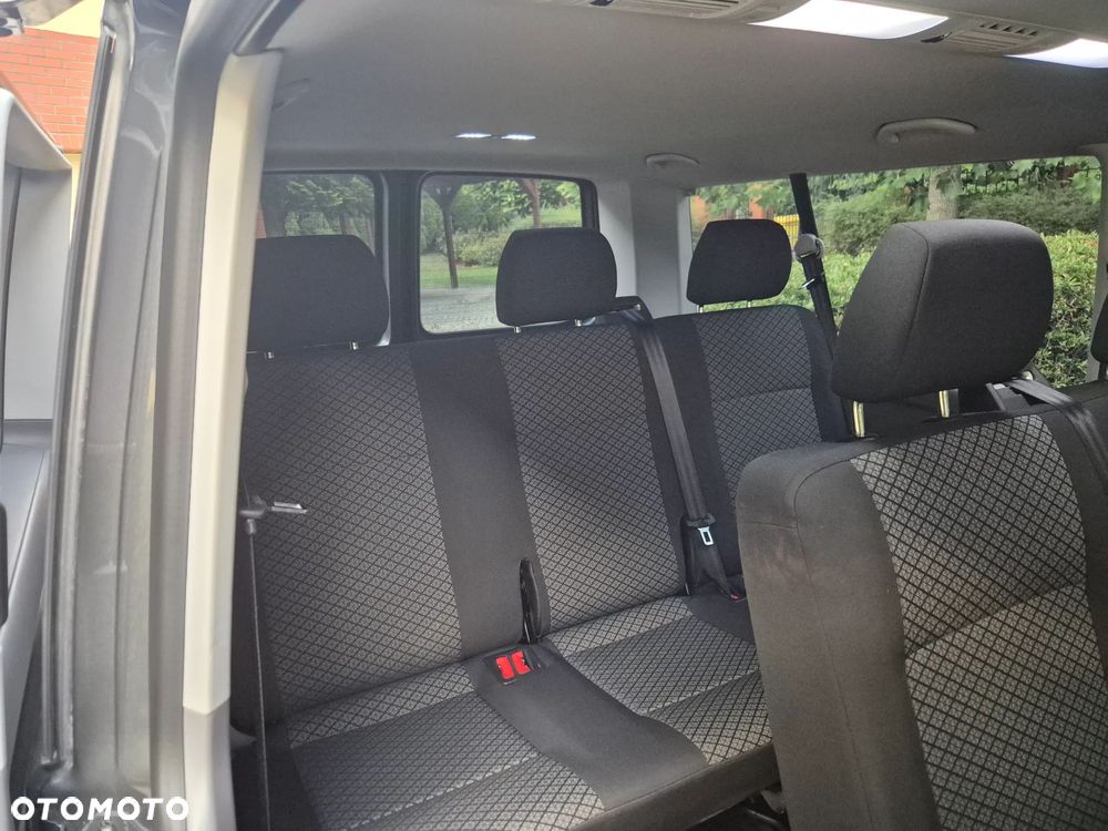 Volkswagen Caravelle - 12