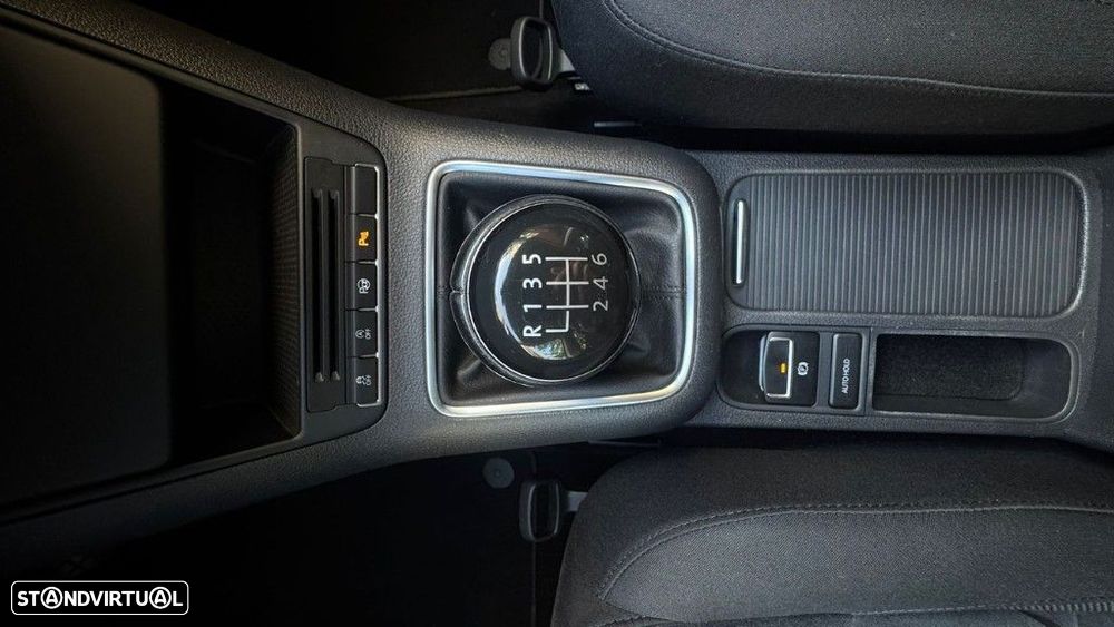 VW Tiguan 2.0 TDi Sport BlueMotion - 14