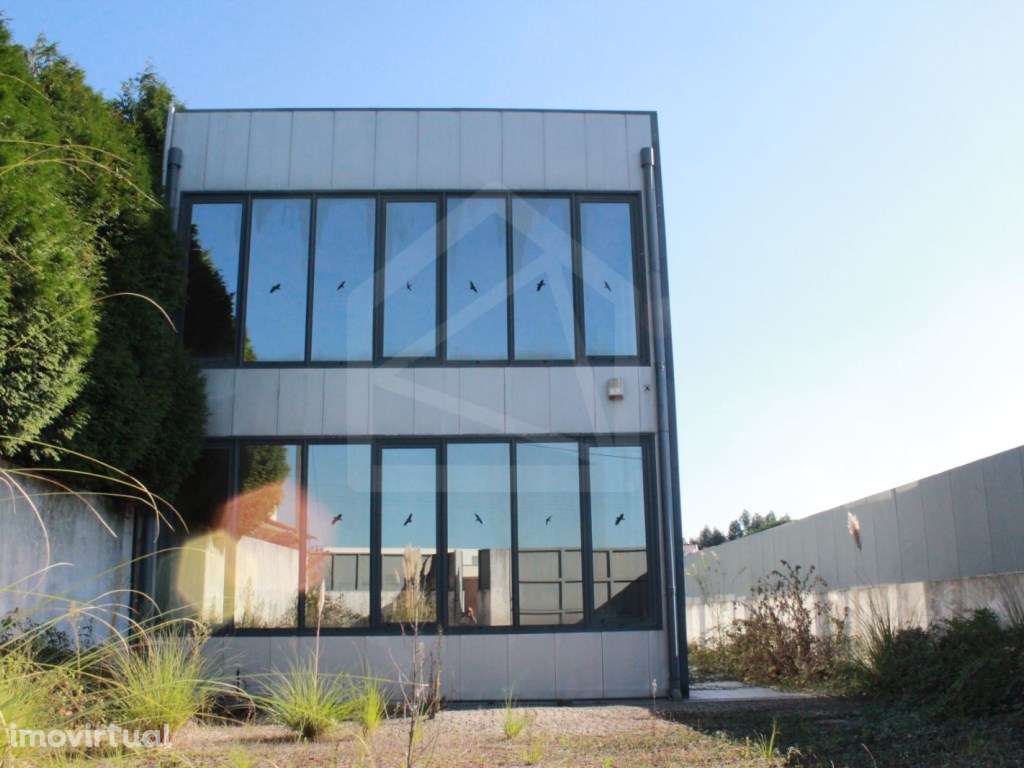 Edifício de Escritórios / Atividade industrial / Armazém em Cortegaça - Grande imagem: 2/60