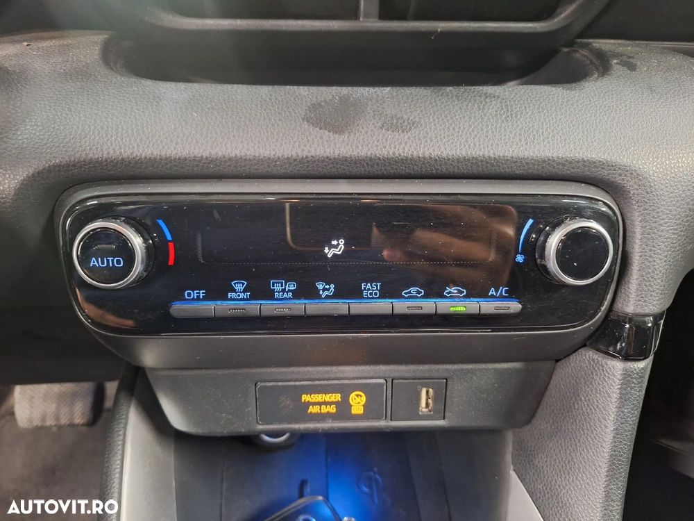 Toyota Yaris 1.5 VVT-i HSD Dynamic Plus Bi-tone - 13