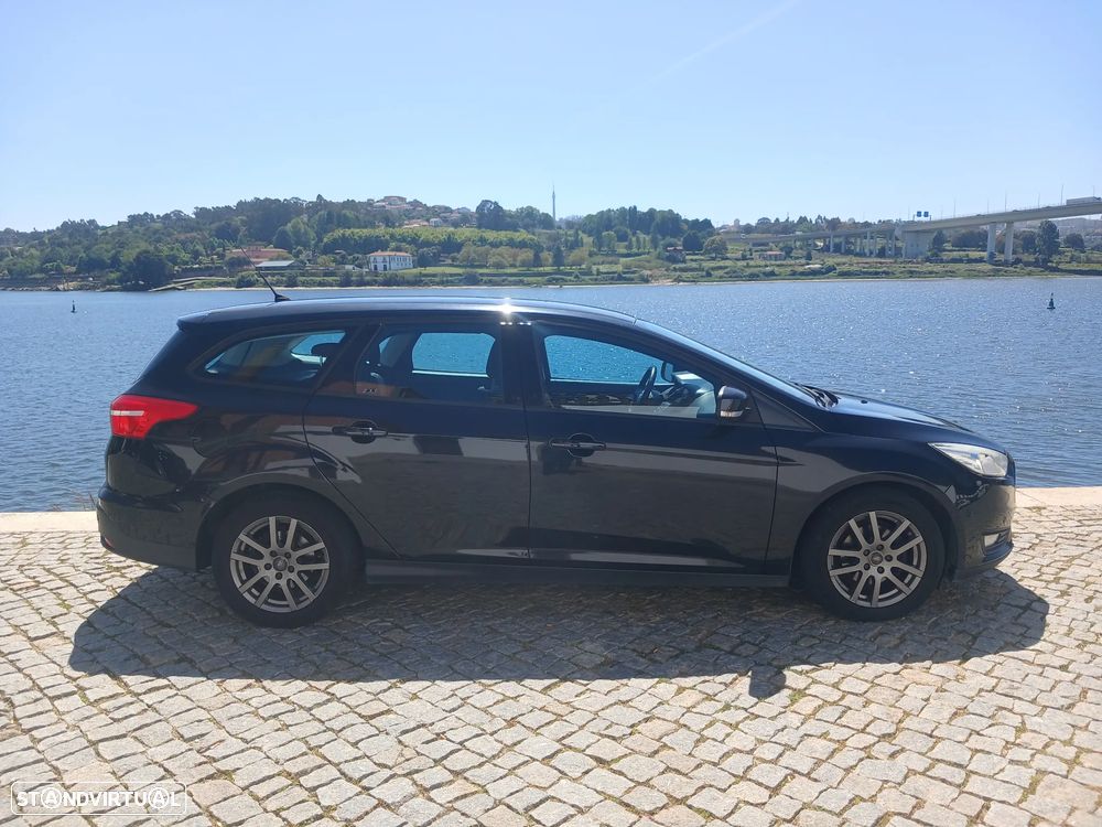 Ford Focus SW 1.5 TDCi Trend ECOnetic - 37