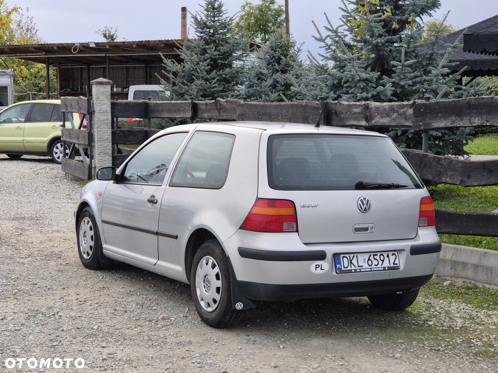 Volkswagen Golf - 4