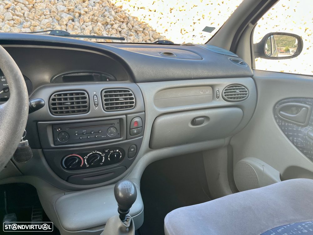 Renault Mégane Scénic 1.4 16V RT - 21
