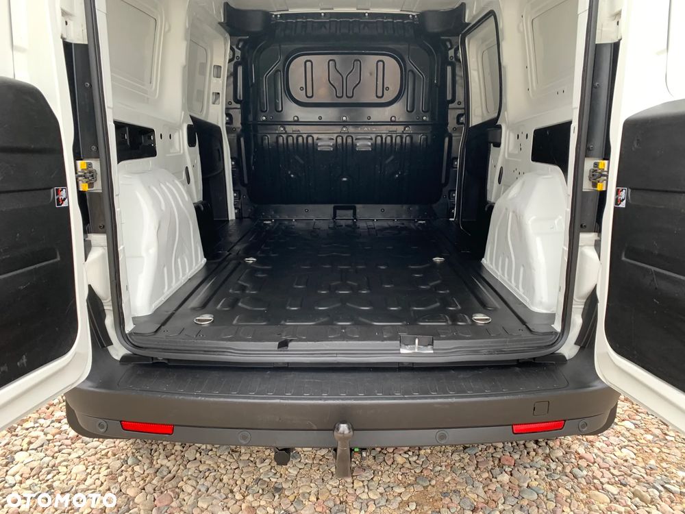 Fiat DOBLO PROFESSIONAL L2H1 Long MAXI VAN WZMOCNIONY Ładowność 961kg, Homologacja cięż. VAT-1, HAK wpinany 1300kg, Alarm, Czujniki parkowania, Halogeny, Podgrzewane fotele, Koła 16' MOCNY SILNIK 1.6 MultiJet, 105KM Emisja spalin Euro-6, Skrzynia biegów 6cio stopniowa! Zabudowa paki, F-VAT23% - 34