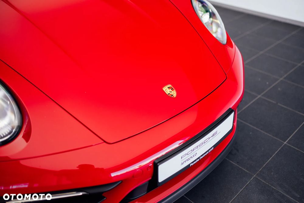 Porsche 911 Carrera 4 GTS - 24