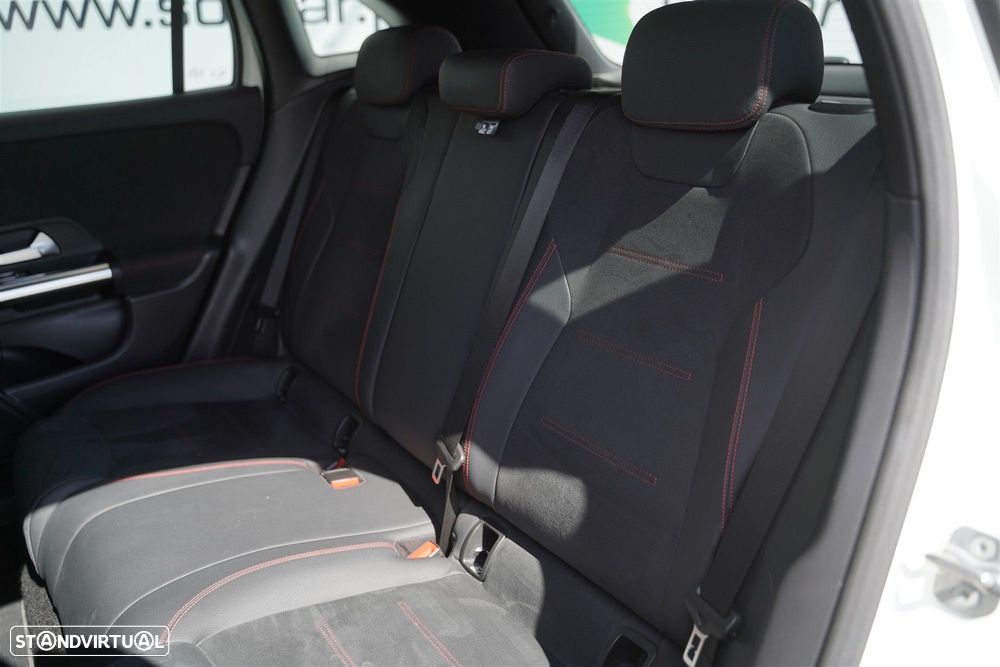 Mercedes-Benz GLA 180 d AMG Line - 14