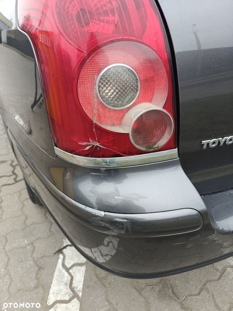 Toyota Avensis - 5