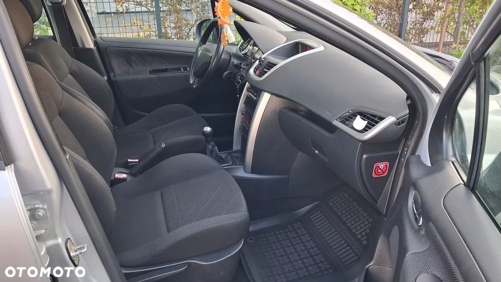 Peugeot 207 - 8