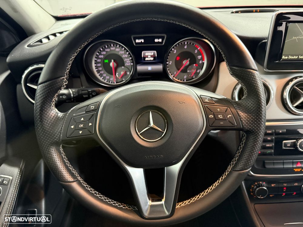 Mercedes-Benz GLA 180 d AMG Line - 25