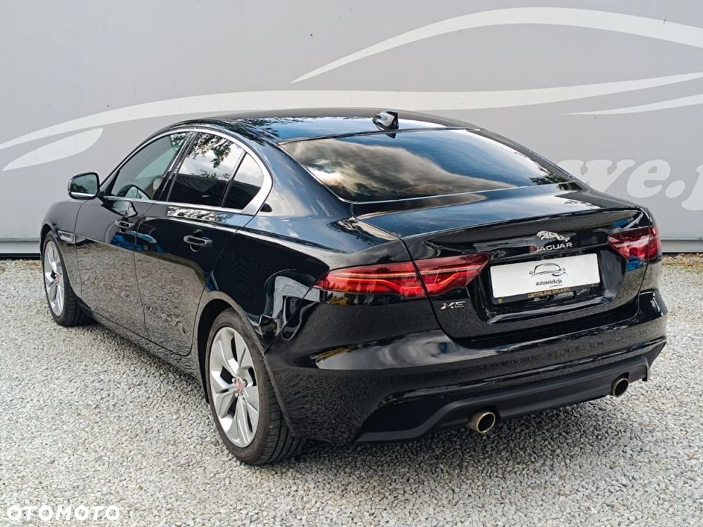 Jaguar XE - 16