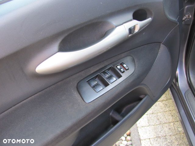 Toyota Auris 2.0 D-4D Prestige - 16