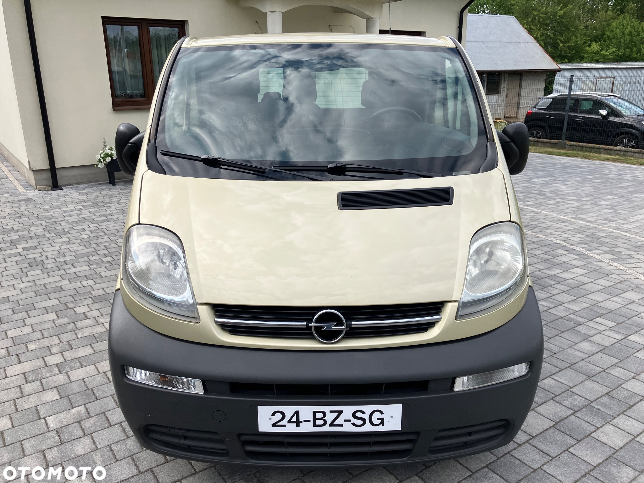 Opel VIVARO 1.9 CDTI 101 KM KLIMA 3 OSOBY - 2