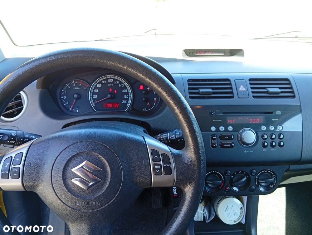 Suzuki Swift 1.3 Club - 6