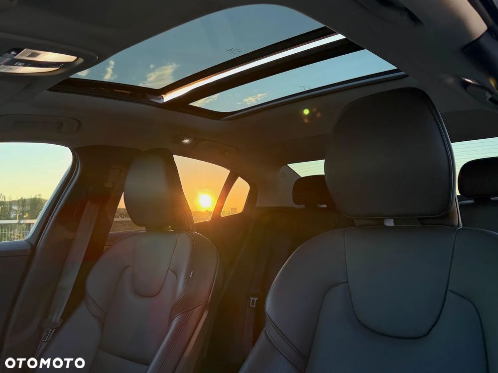 Volvo S60 B5 B AWD Plus Dark - 27