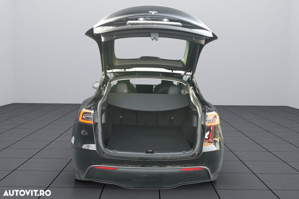 Tesla Model Y Long Range Dual Motor AWD - 22