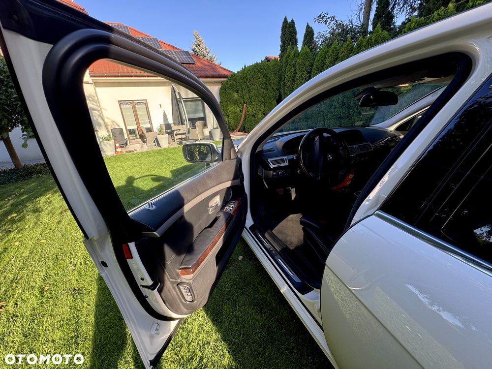 BMW Seria 7 760i L - 12