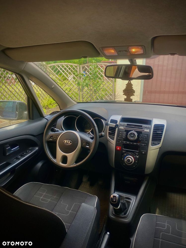 Kia Venga 1.6 L - 11