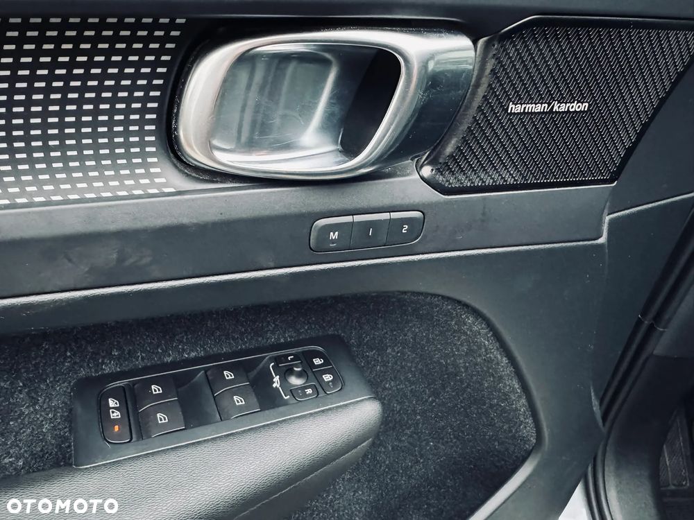 Volvo XC 40 D4 AWD Geartronic R-Design - 38