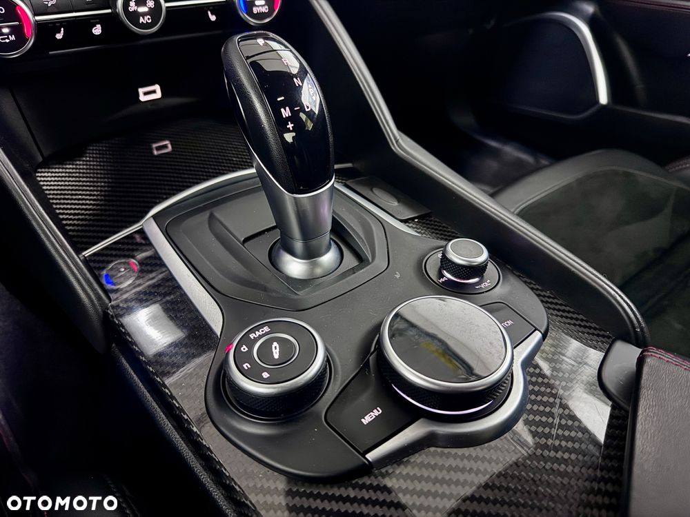 Alfa Romeo Giulia 2.9 V6 Bi-Turbo AT8 Quadrifoglio - 21