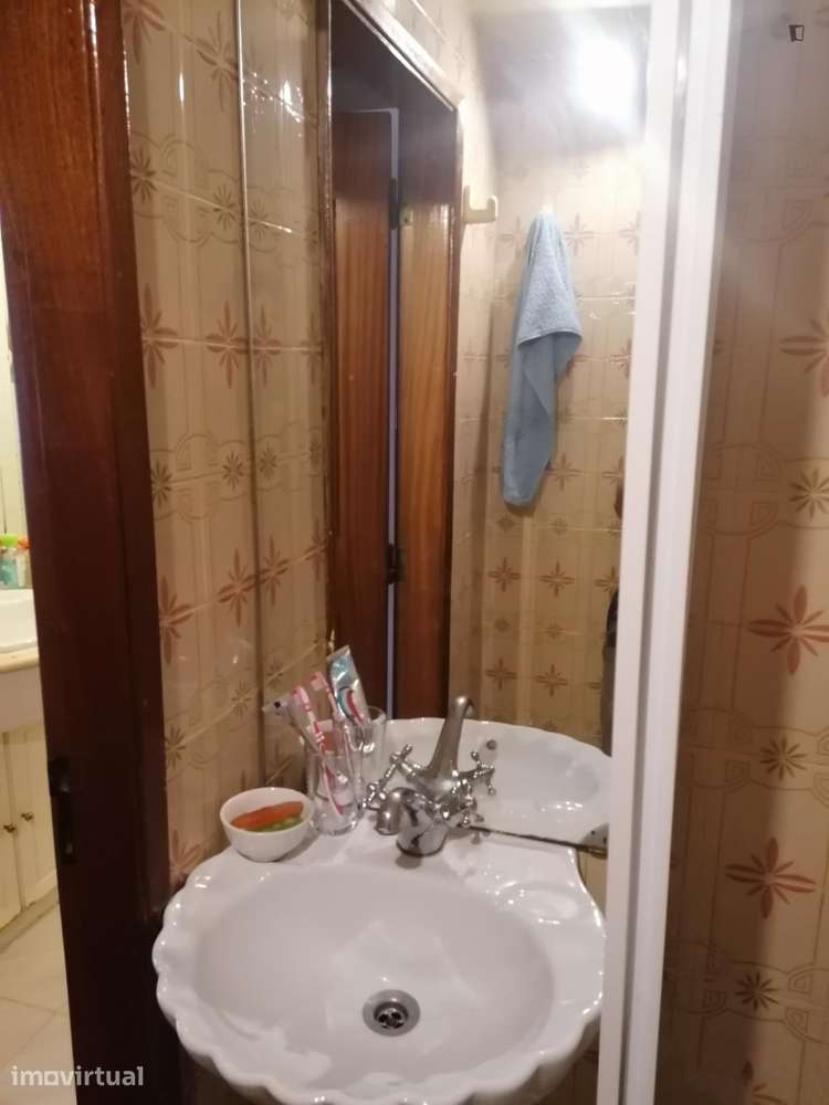 Quarto - localizado em Benfica Lisbon - Grande imagem: 3/27
