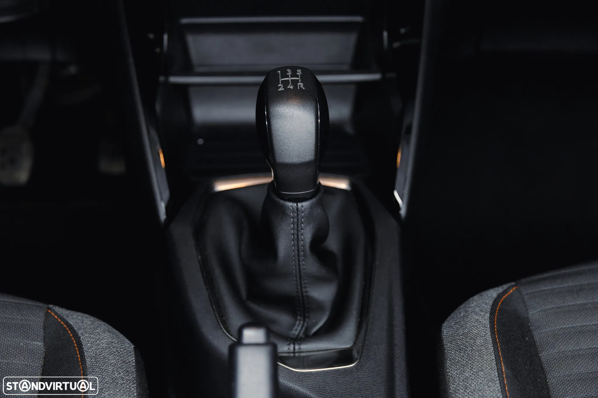 Peugeot 208 1.2 PureTech Active - 12