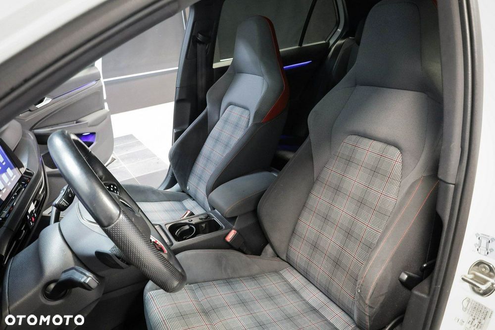 Volkswagen Golf - 17