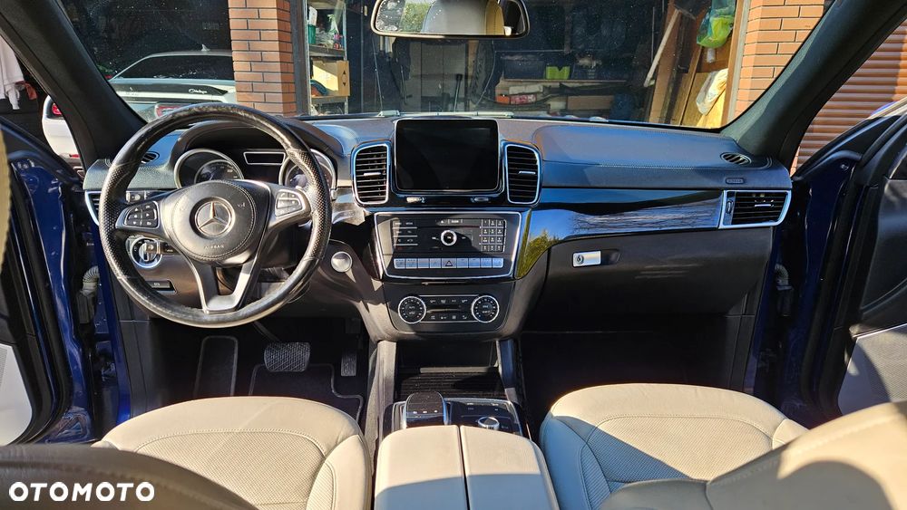 Mercedes-Benz GLS - 32