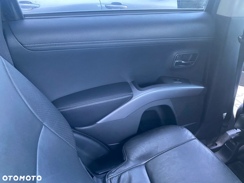 Mitsubishi Outlander - 12