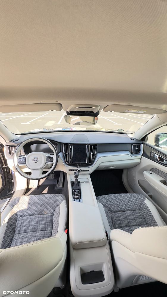 Volvo XC 60 D4 Momentum Pro - 9