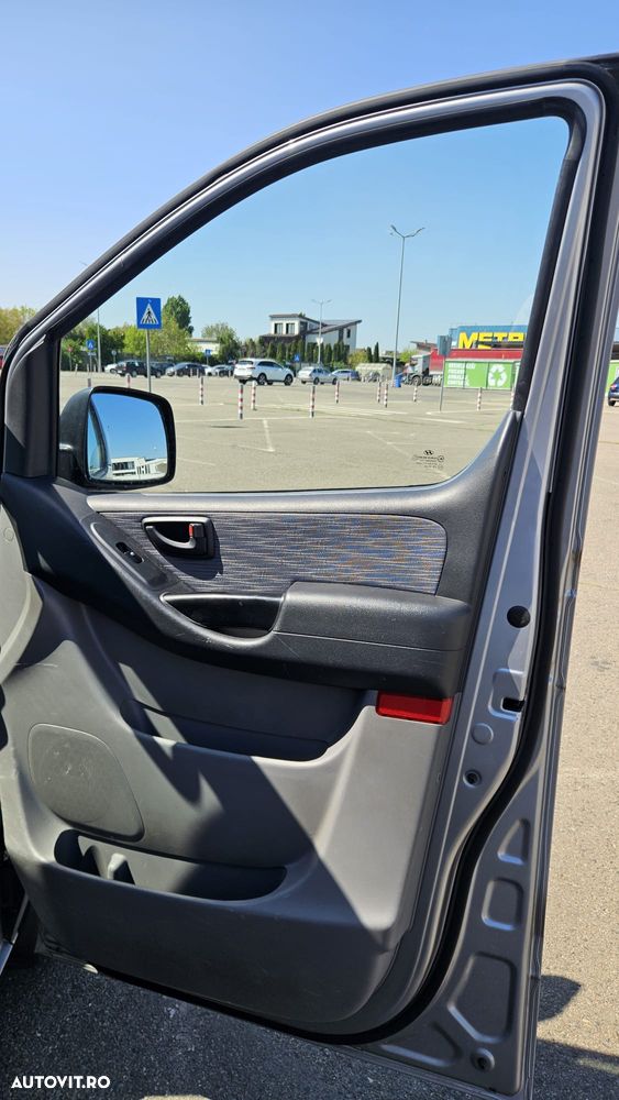 Hyundai H-1 Cargo teilverglast DF - 12