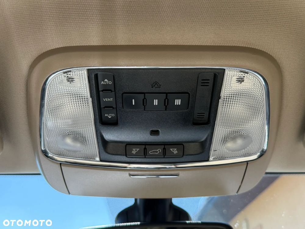 Jeep Grand Cherokee - 19