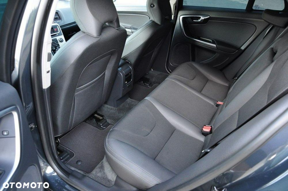 Volvo V60 D3 Momentum - 25