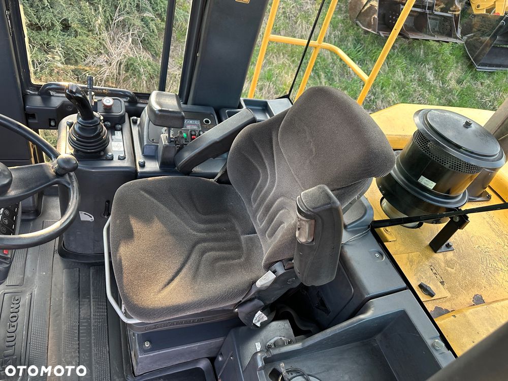Liu Gong CLG862 lll Cat Liebherr JCB - 6