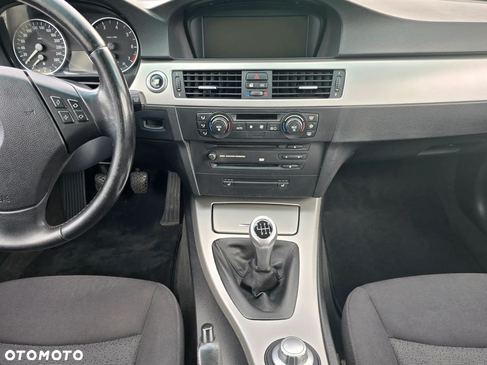 BMW Seria 3 320i - 10