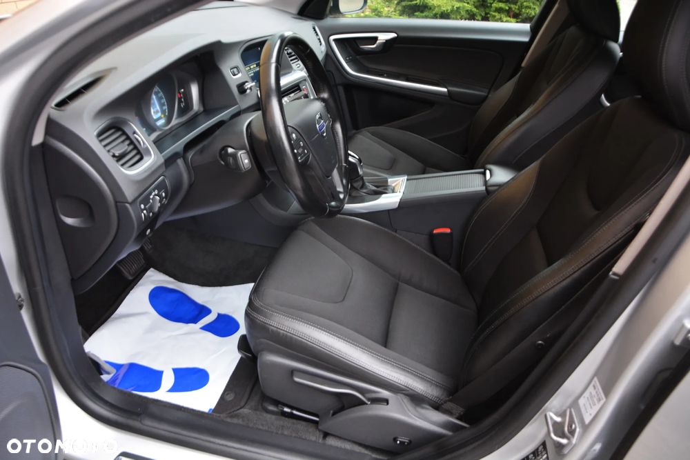 Volvo V60 D4 Geartronic Summum - 35